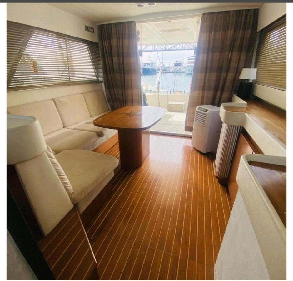Voyager Sant Adria de Besos Exterior foto