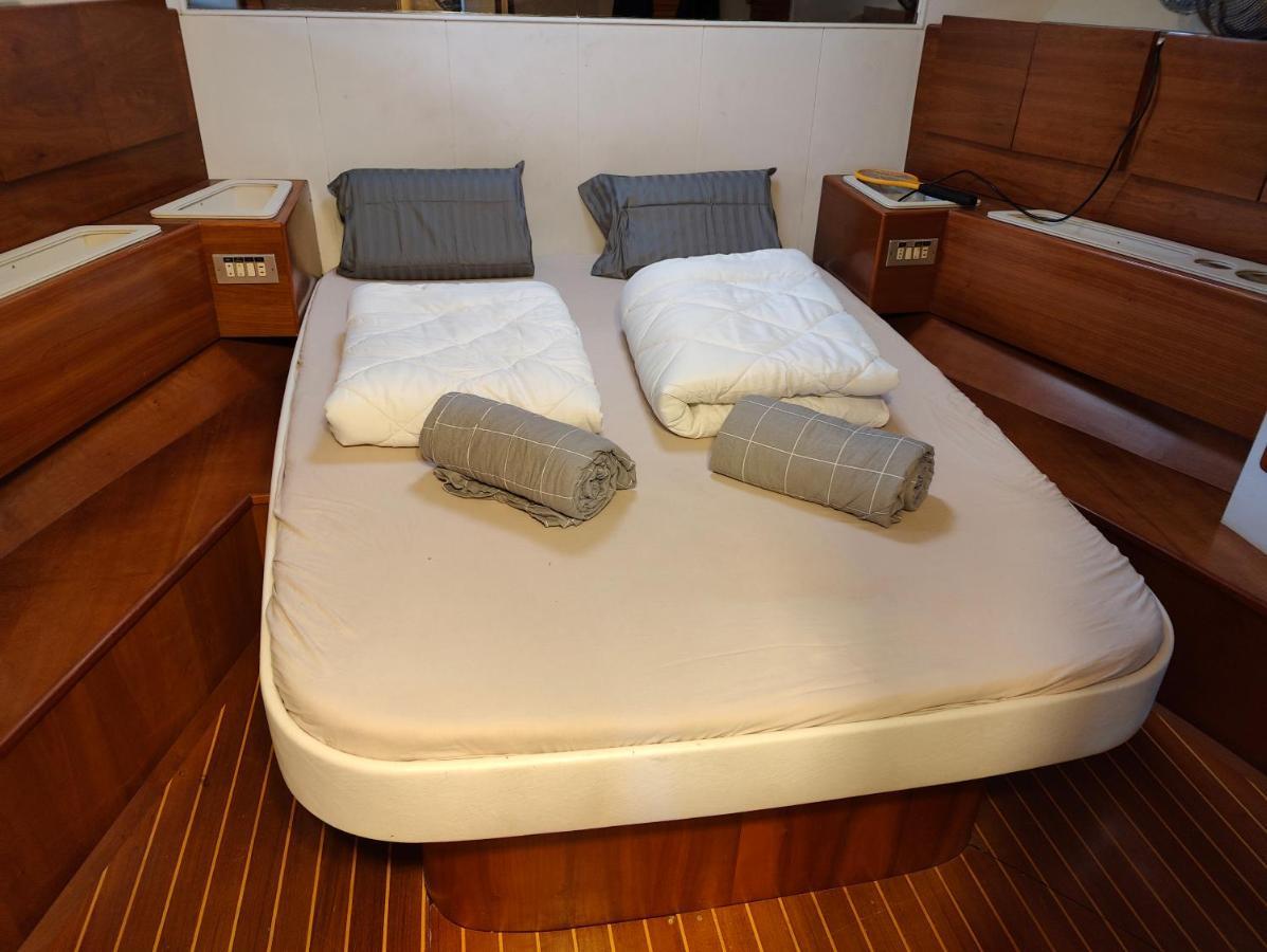 Voyager Sant Adria de Besos Exterior foto